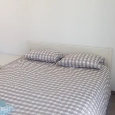 Sunny Flat *